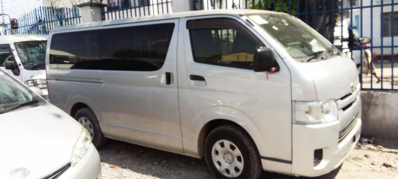 toyota-hiace-big-2