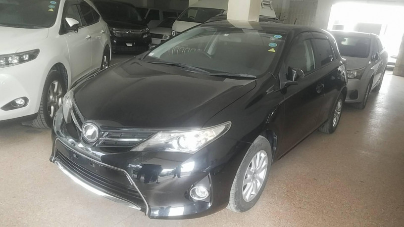 toyota-auris-big-0