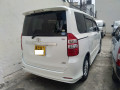 toyota-noah-small-2