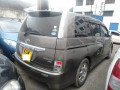 toyota-isis-platana-small-2