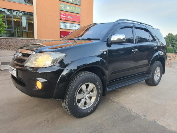 toyota-fortuner-big-1