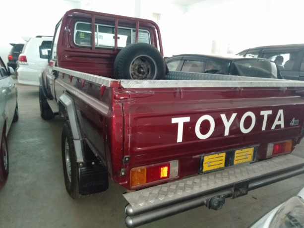 toyota-landcruiser-pickup-big-2