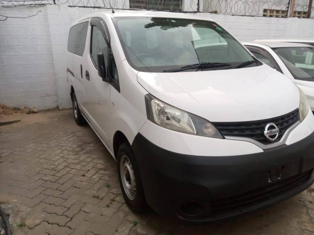 nissan-nv200-big-0