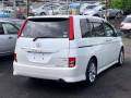 toyota-isis-small-2