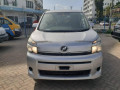 toyota-voxy-small-0