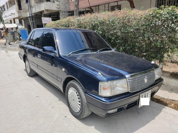 toyota-crown-big-0