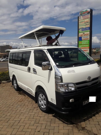 toyota-hiace-big-0