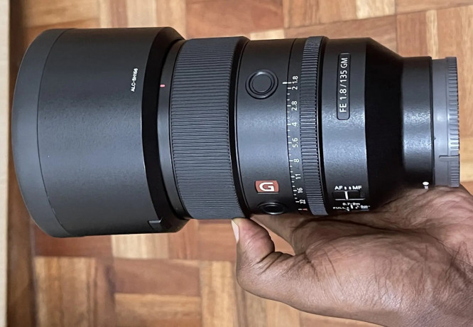 sony-135mm-gm-f18-e-mount-lens-big-2