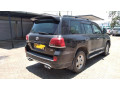 toyota-landcruiser-v8-small-2