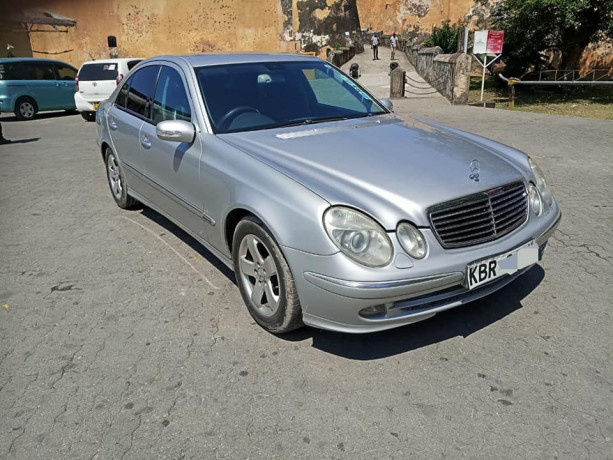 mercedes-benz-e220-big-0