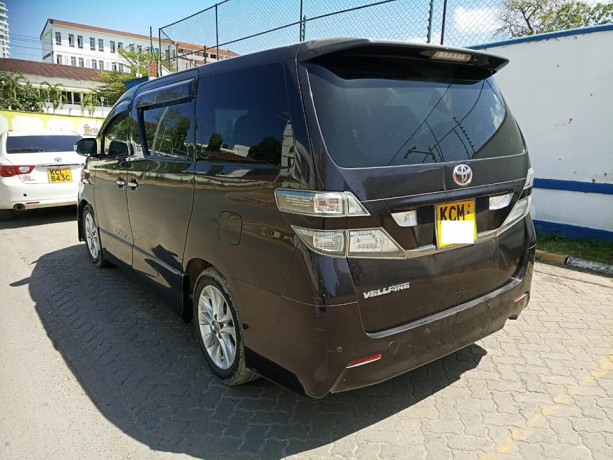 toyota-vellfire-big-2