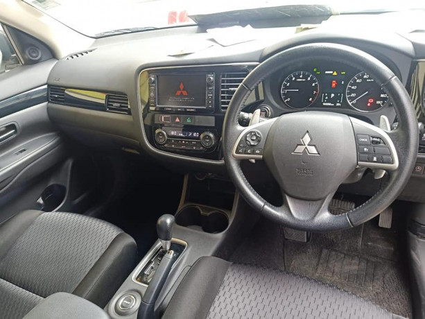 mitsubishi-outlander-big-1