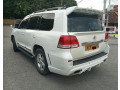 toyota-land-cruiser-v8-small-2