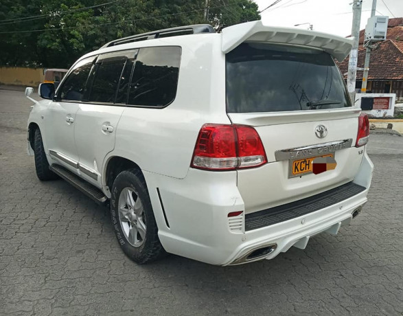 toyota-land-cruiser-v8-big-2