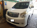 toyota-noah-small-0