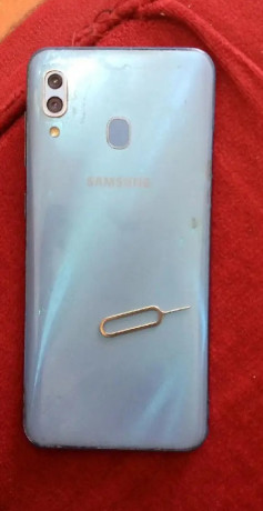 samsung-galaxy-a30-64-gb-blue-big-1