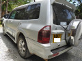 mitsubishi-pajero-small-2