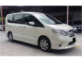 nissan-serena-small-2