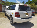 toyota-kluger-small-2