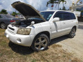 toyota-kluger-small-0