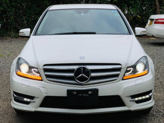 MERCEDES BENZ C200