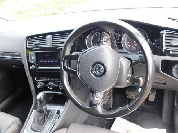 volkswagen-golf-tsi-big-1