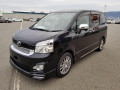 toyota-voxy-small-0