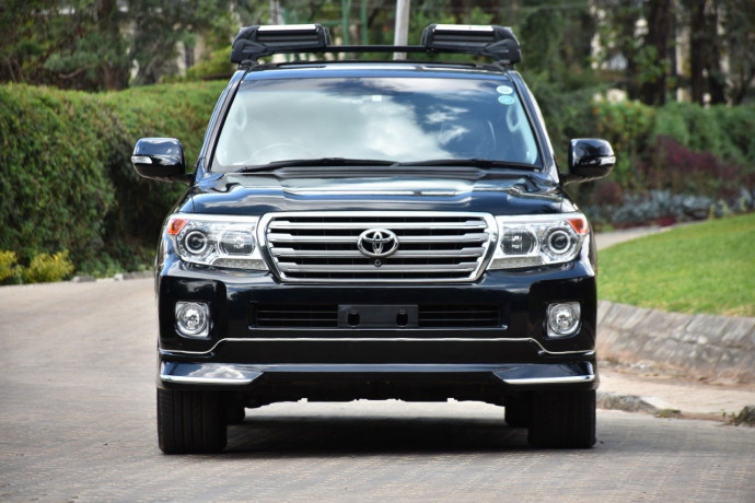 toyota-landcruiser-zx-v8-big-0