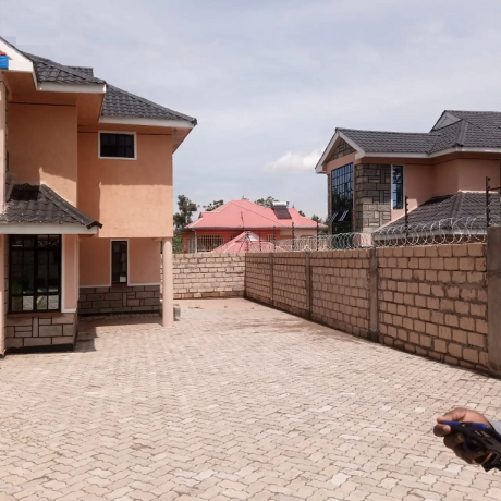 an-elegant-newly-built-4-bedroom-master-ensuite-maisonette-for-sale-big-2