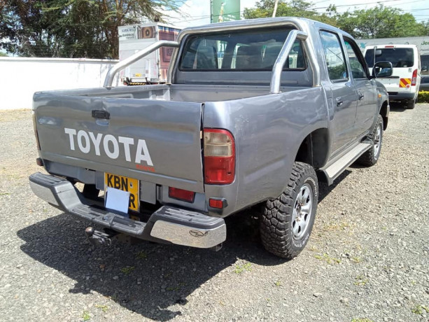 toyota-hilux-big-2