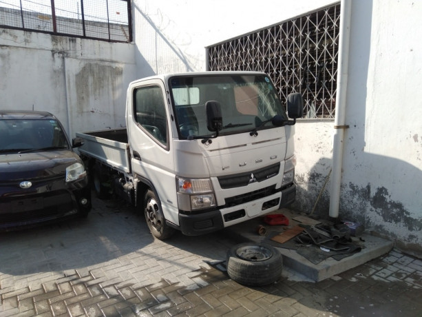 mitsubishi-fuso-canter-big-2