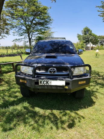 toyota-hilux-big-0