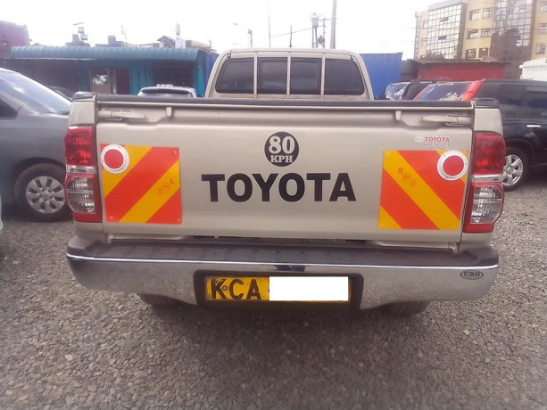 toyota-hilux-big-1