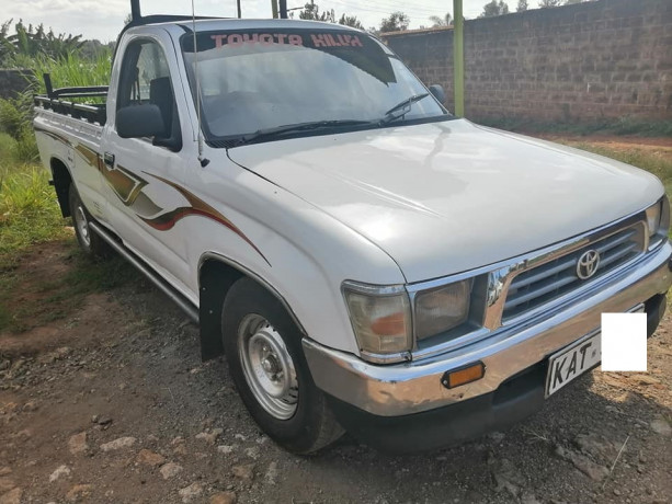 toyota-hilux-big-0