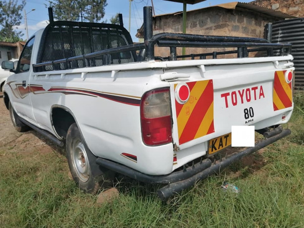 toyota-hilux-big-2