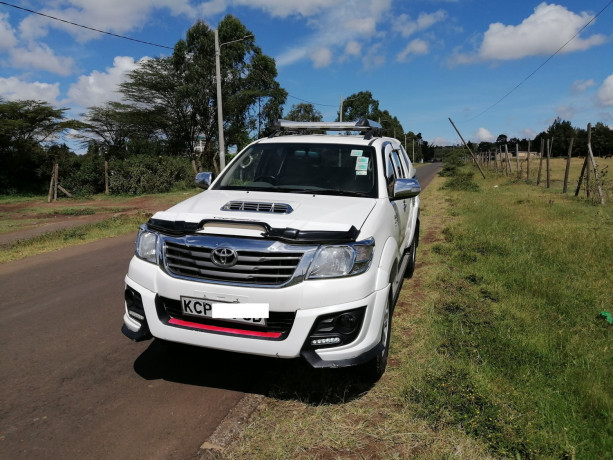 toyota-hilux-big-0