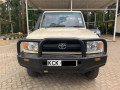 toyota-landcruiser-small-0