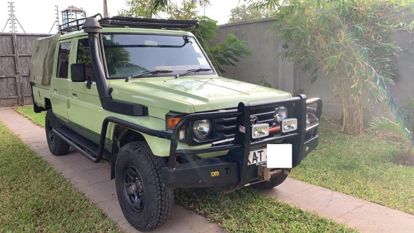 toyota-landcruiser-79-double-cab-conversion-big-0