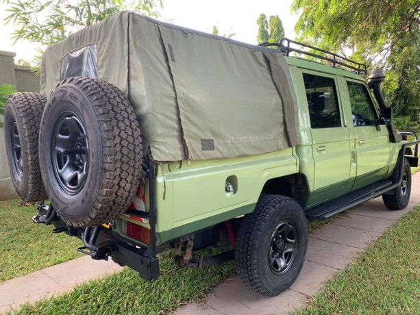 toyota-landcruiser-79-double-cab-conversion-big-2