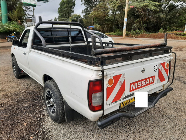 nissan-hardbody-big-2