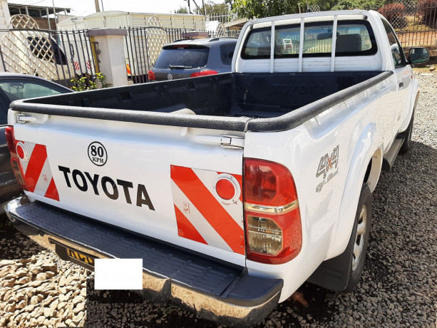 toyota-hilux-local-big-1