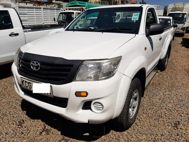 toyota-hilux-local-big-0