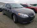 toyota-camry-base-small-0