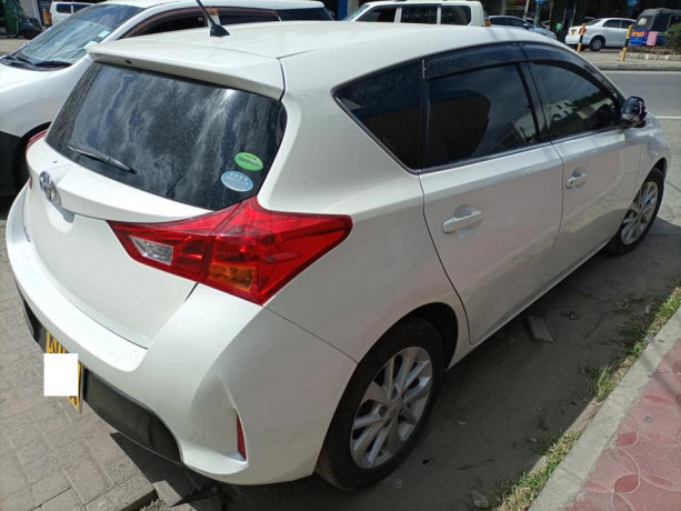 toyota-auris-big-2