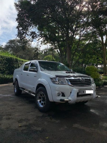 toyota-hilux-big-0