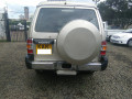 mitsubishi-pajero-small-2