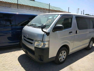 TOYOTA HIACE 7L