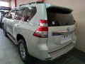 toyota-land-cruiser-prado-small-2